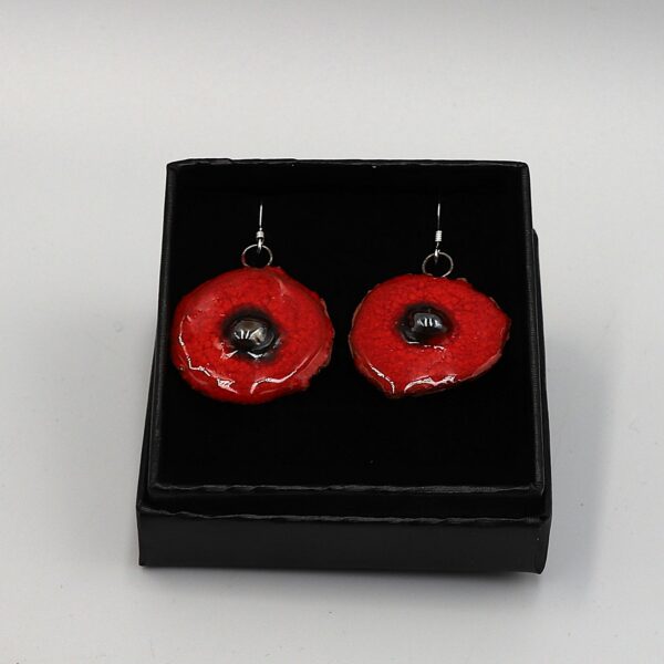 Boucles d'Oreilles Coquelicot rouge cœur métal – Image 2